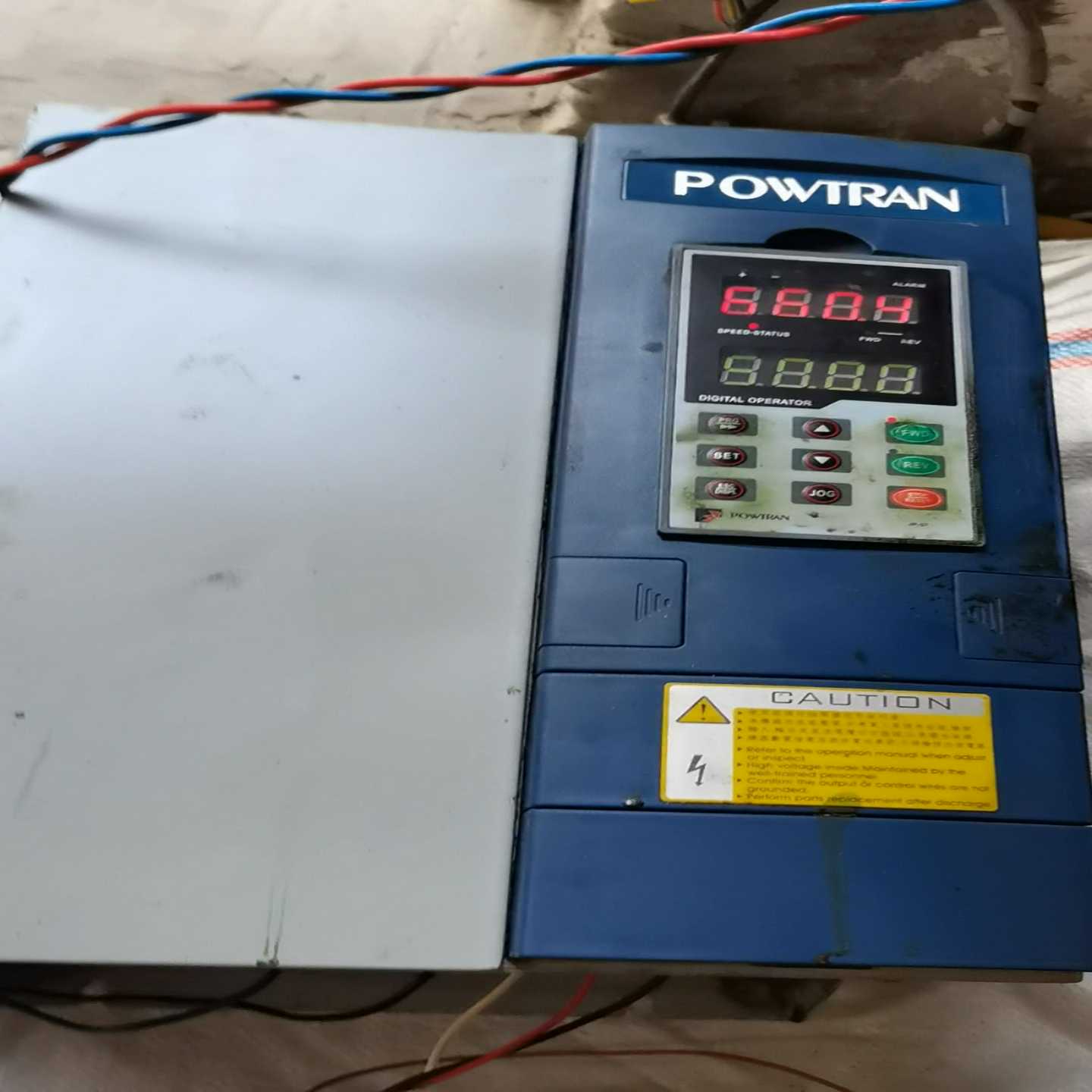 的普传变频器，型号PI7800.018G3T，3P380（佳毅工控）