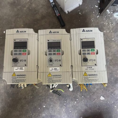 寻I正品台达VFDM变频器0.4KWVFD004M21A