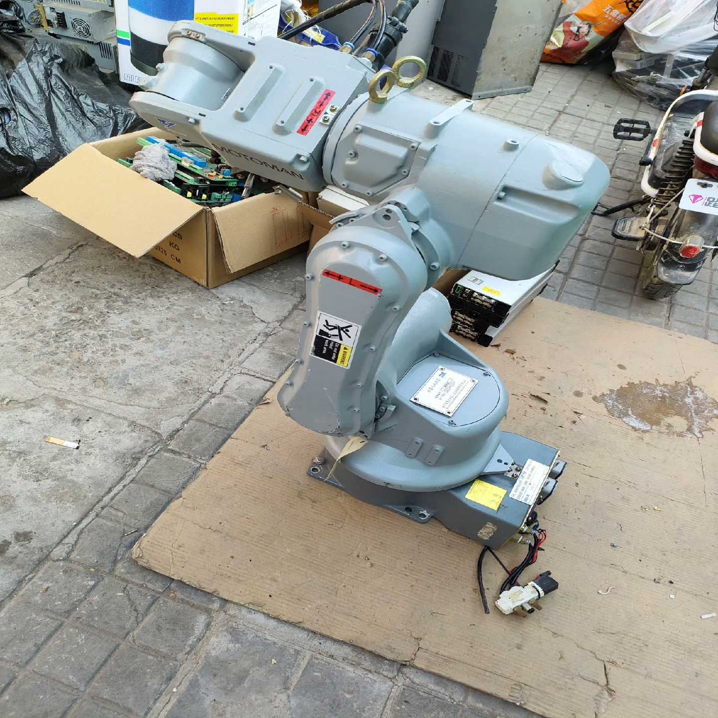 安川 机器人手臂S96L93-1-4，照片这样，没有控制器了【鑫鑫商