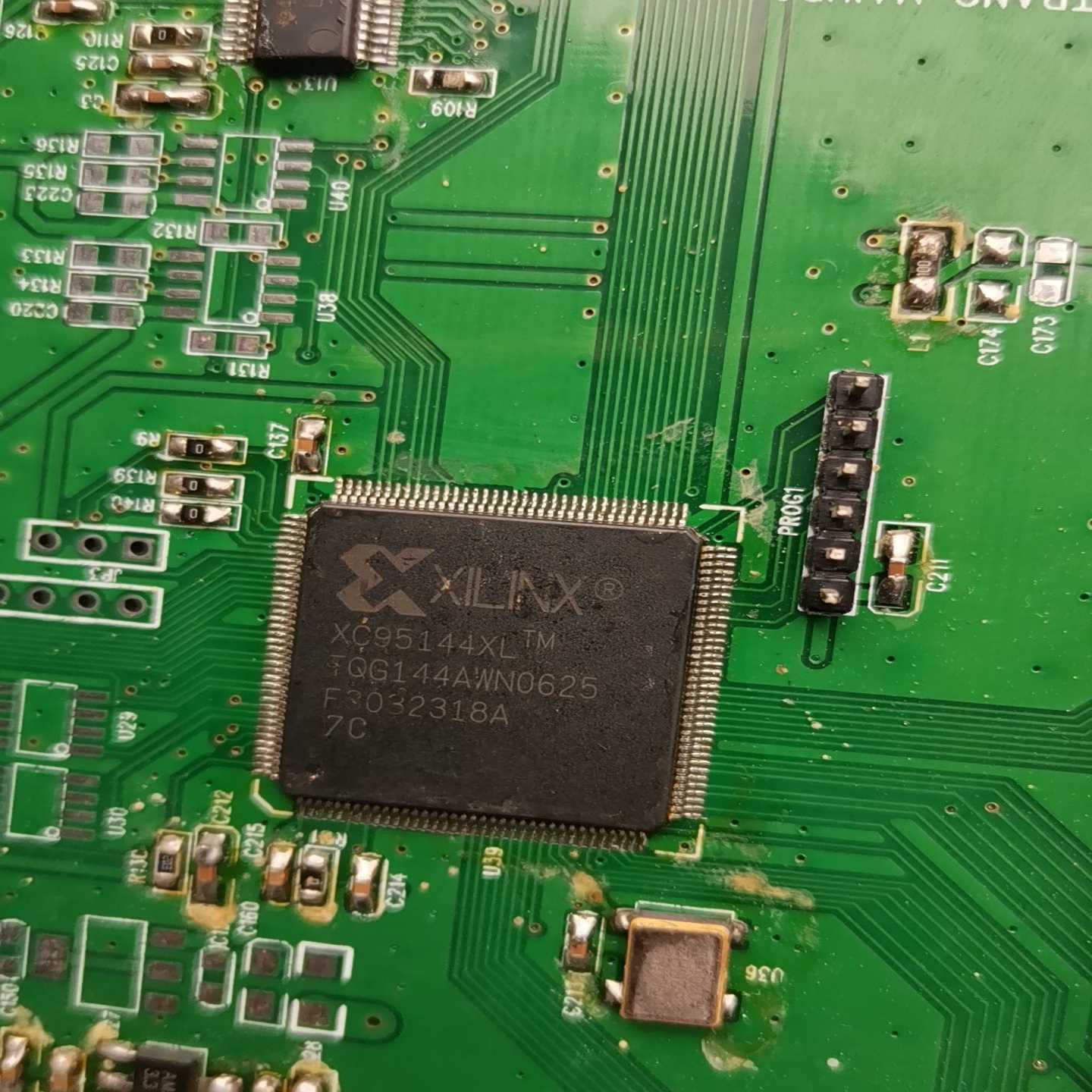 赛灵思xc95144xltqg144芯片两颗拍前询价