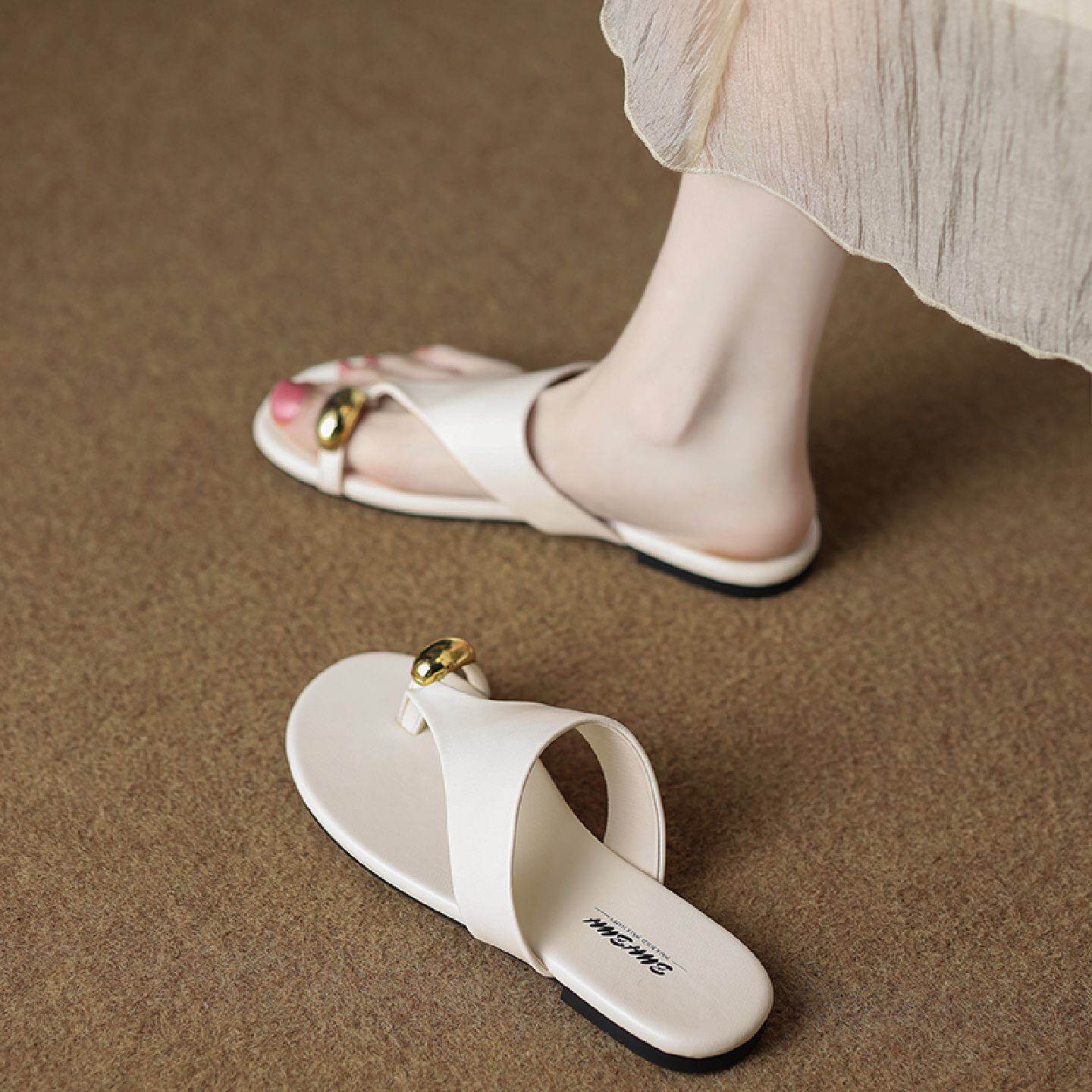 夹趾拖鞋女夏外穿2025新款高级感绝美凉拖鞋平底夏天配裙子沙滩鞋