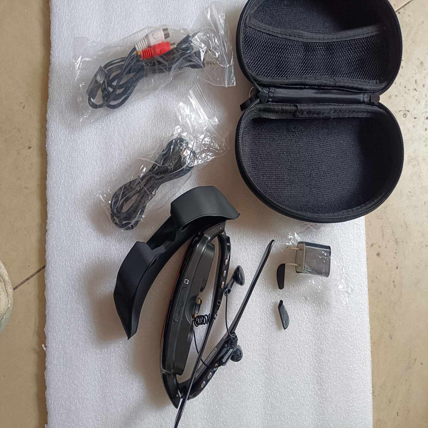 联想3D眼镜,具体型号看图片,新旧看图片,有使用痕迹,两个挡--