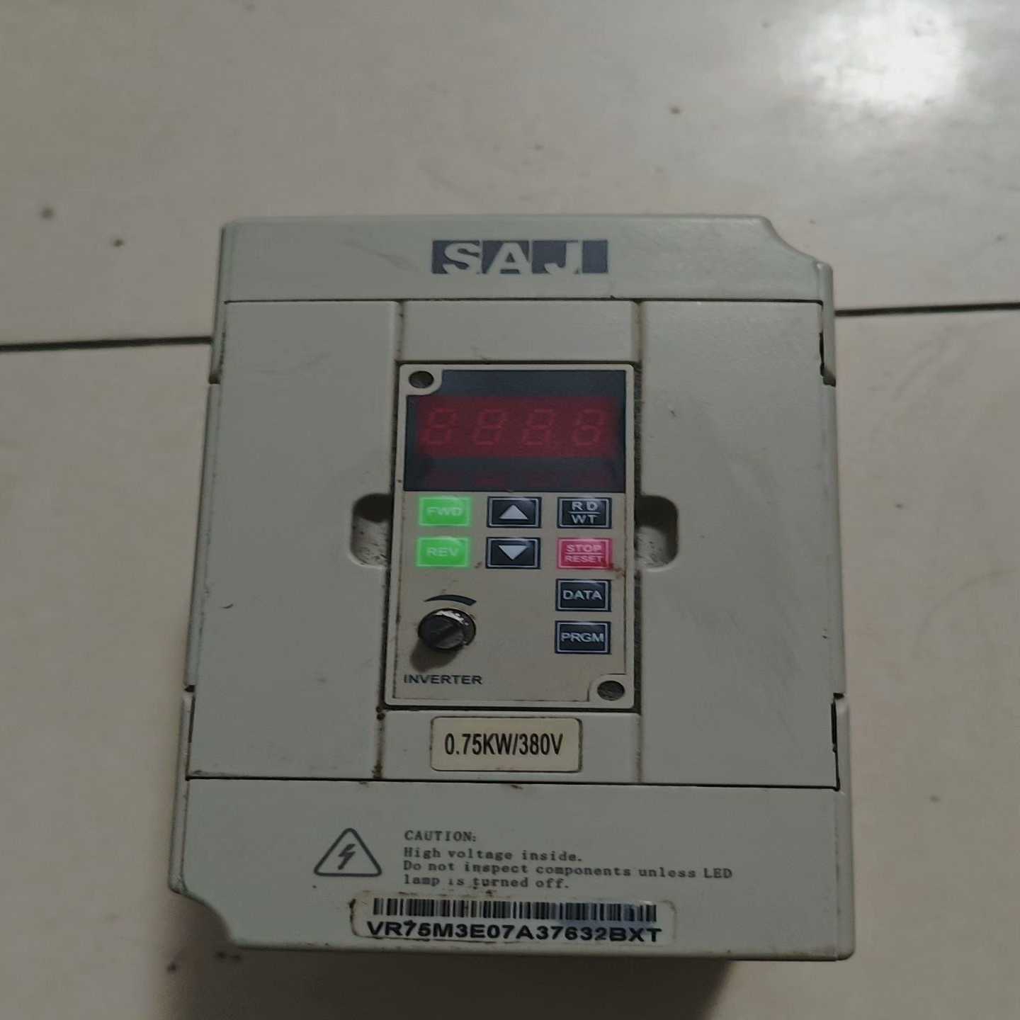 SAJ变频器8000VR75M3，0.75KW，220V，-议价