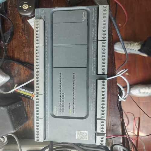 施耐德PLC控制器型号:TM200C60R。能通电，九五新，-议价