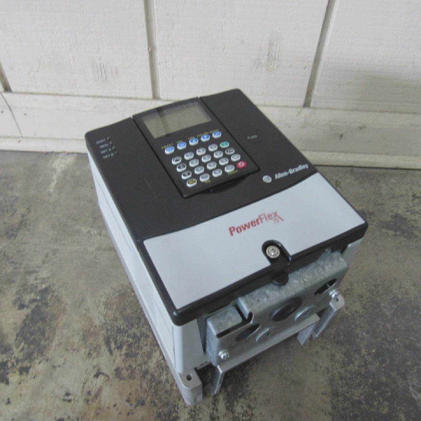 ALLENBRADLEYPOWERFLEX7020AB4P2A0AYNANC01HP240V交流电驱动器二