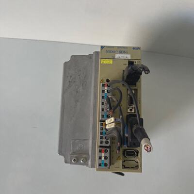 Ein Yaskawa SGDM15DN Servopack