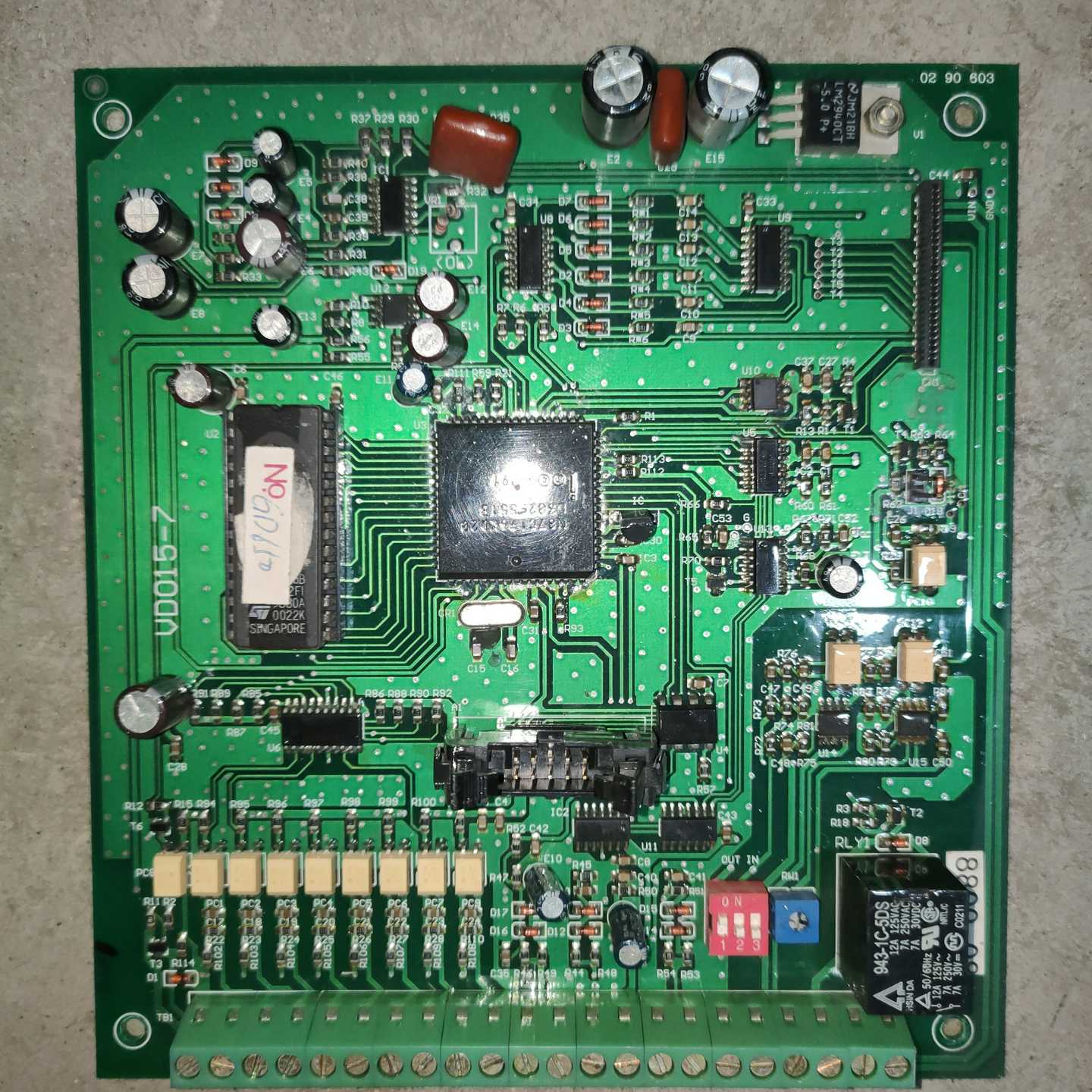 安川变频器V1000系列0.75kw/1.5kw/2.2kw（佳毅工控）