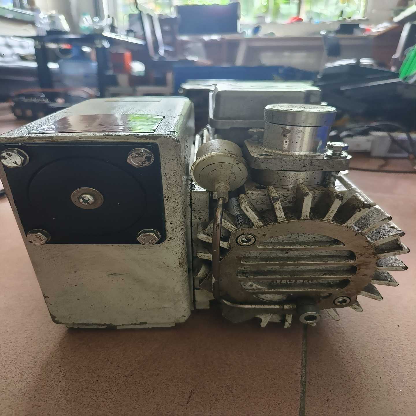 德国莱宝leybold真空泵SV16B实物如图所示，功能询价