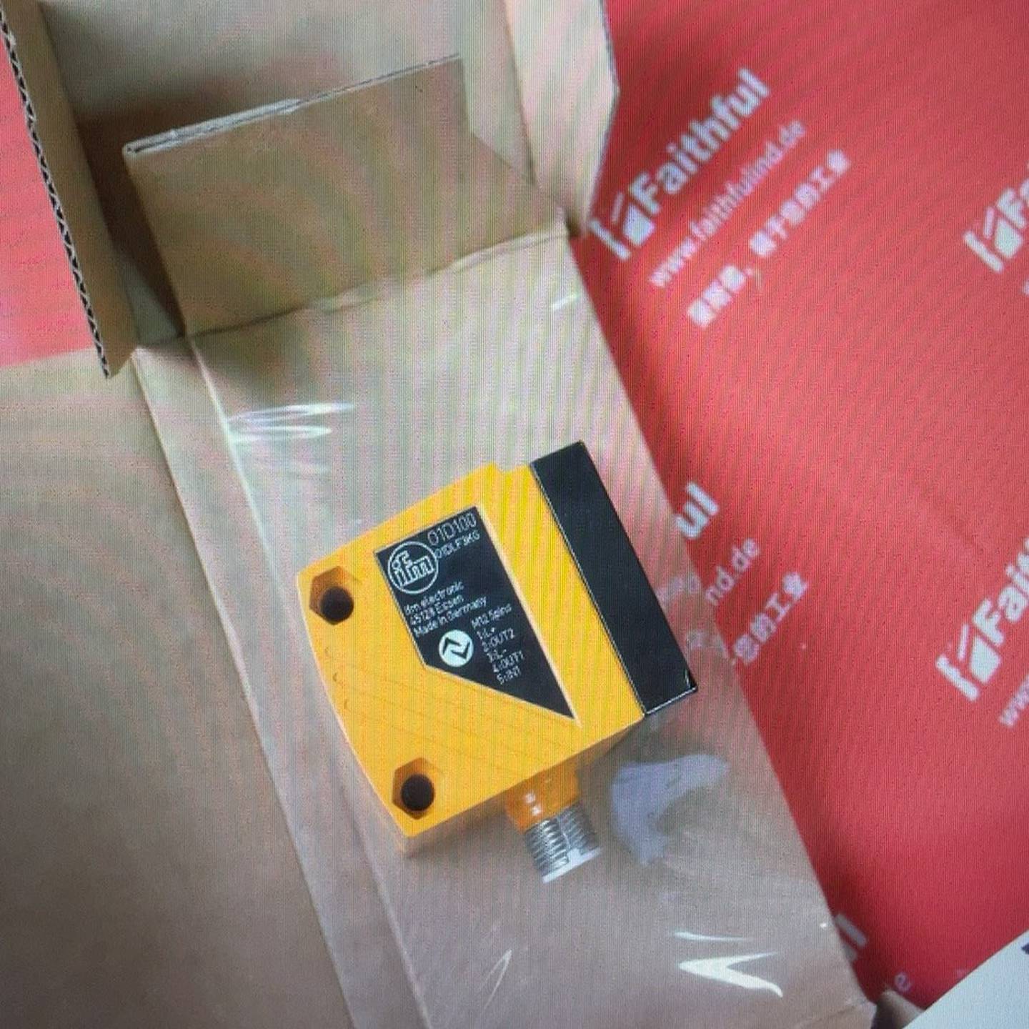 IFMO1D100易福门激光测距感测器O1DLF3询价