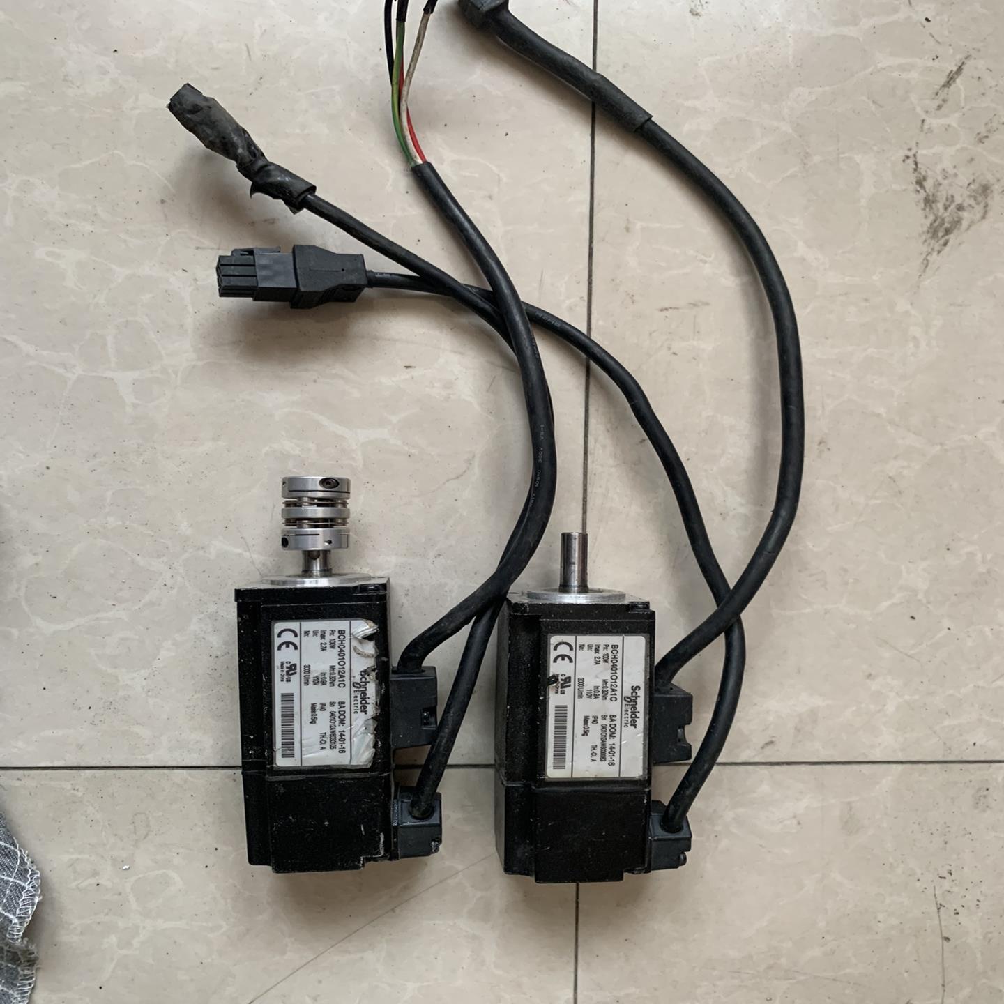 拆机施耐德伺服电机100w功能完好成色不错实物拍摄--议价商品