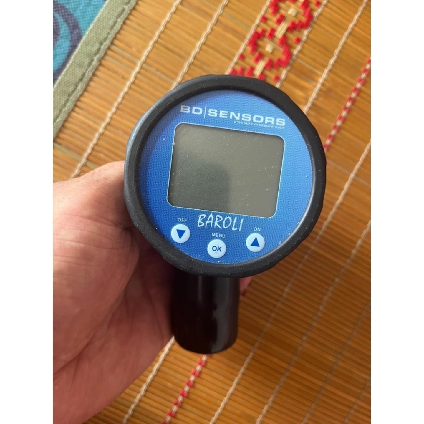 BDSENSORS BAROLI02电池供电数显压力表外接