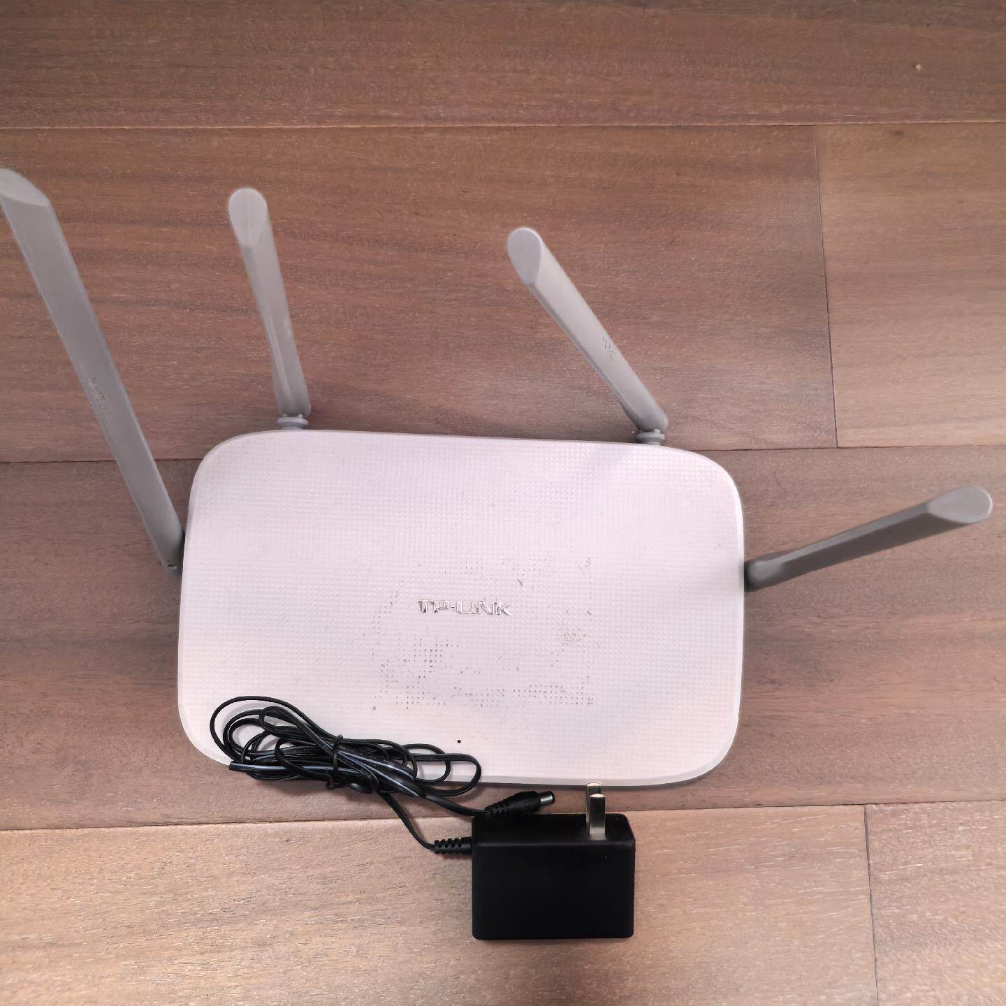 TP-LINK TL-WDR5620 AC1200双频无线路 由器，四天线设计，信号稳