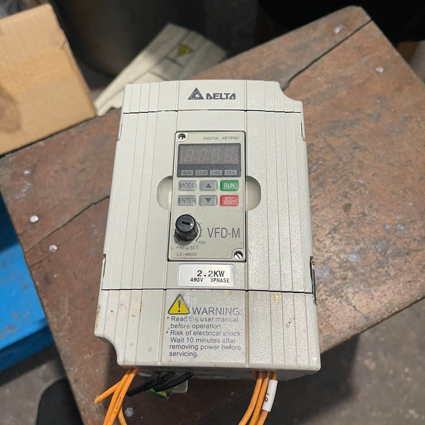 询价台达变频器VFD022M43B/2.2KW/380V成色如图议价