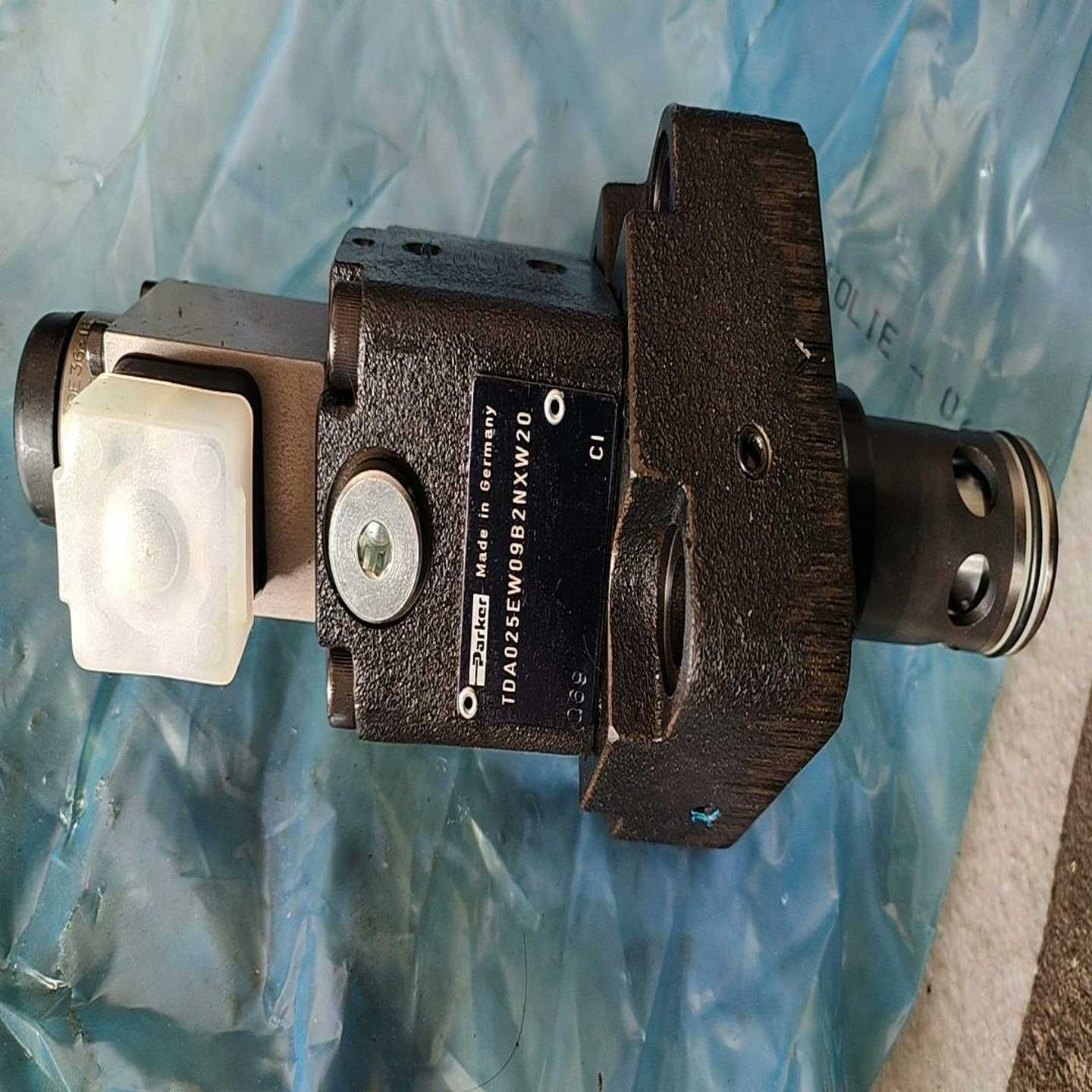 询价FAS11-211P602-H0电磁阀全新原装dc6v