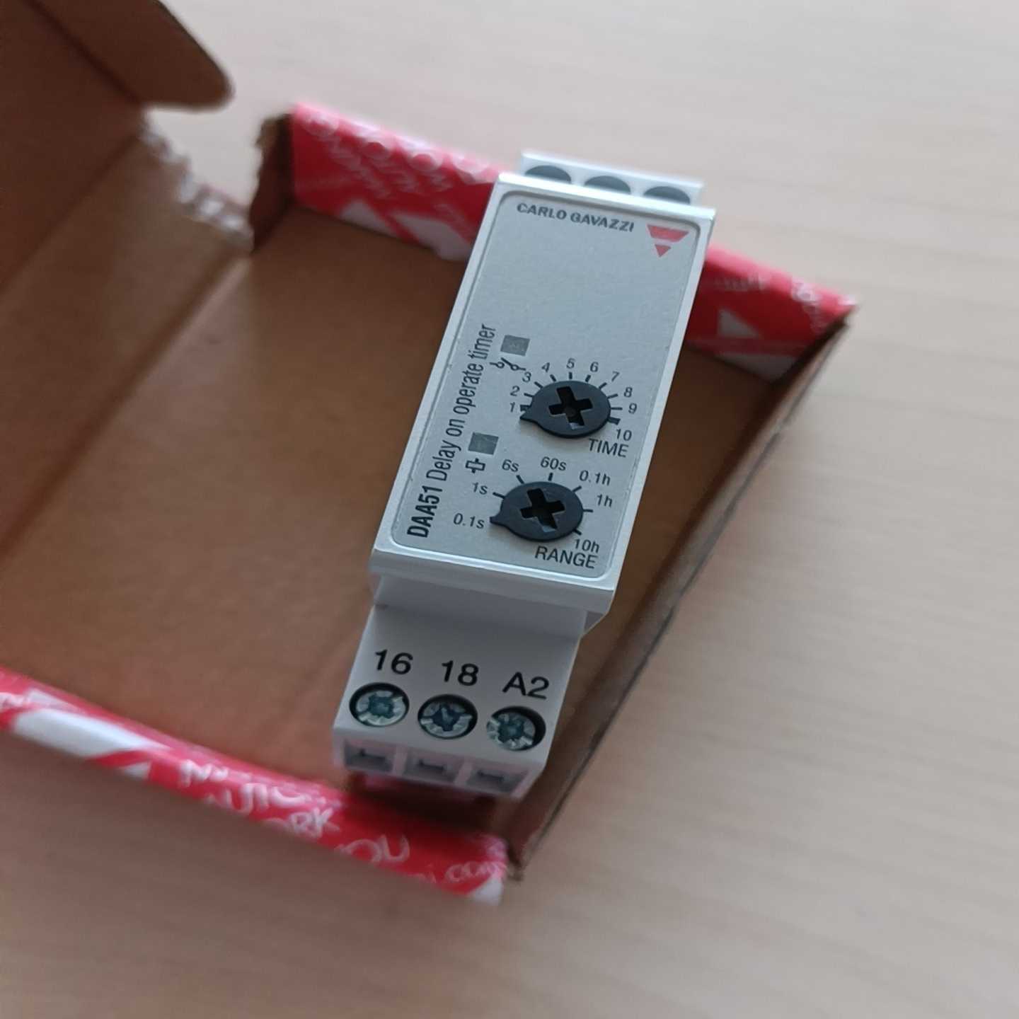 DAA51CM24B001延时时间继电器  几乎全新 ，盒子~议价