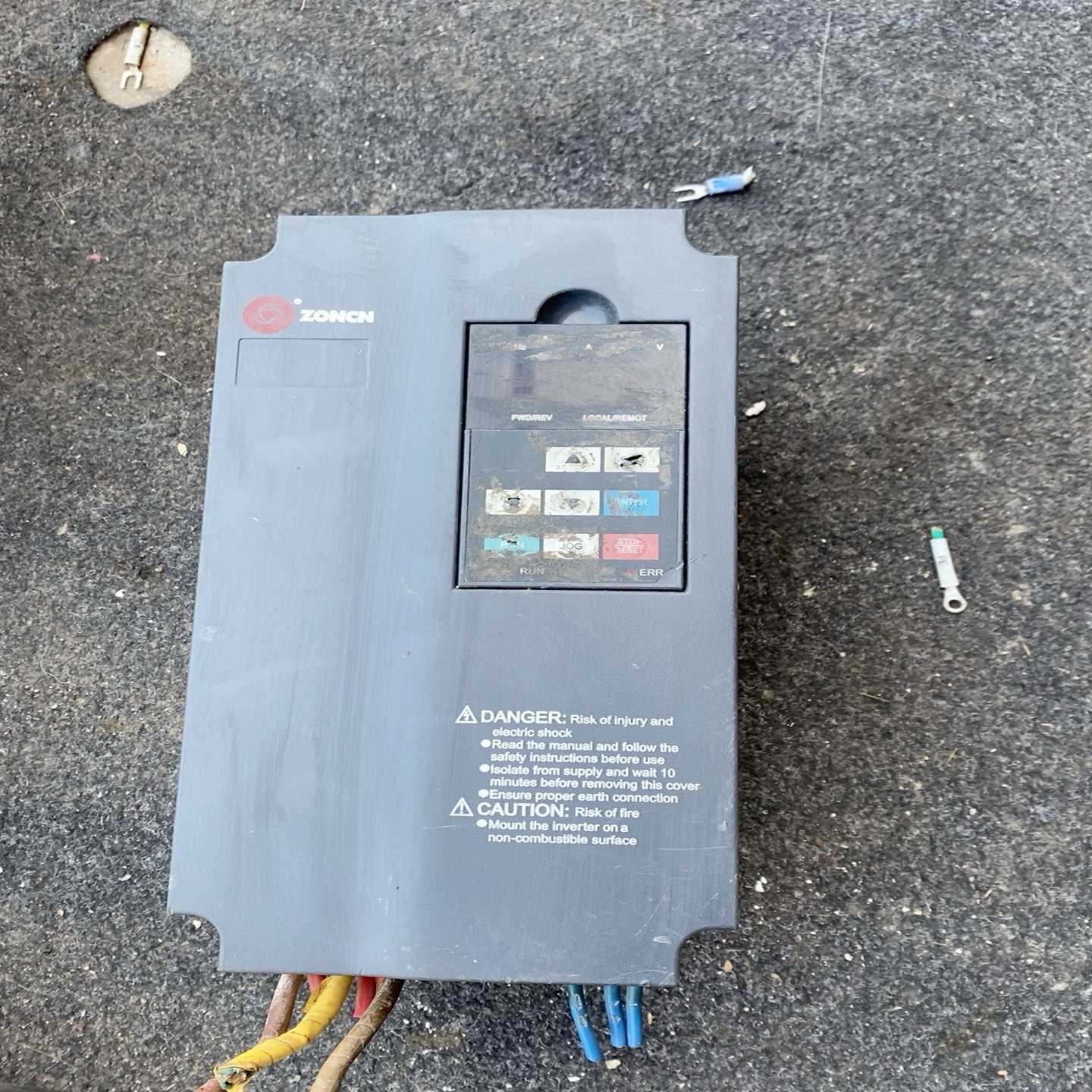 议价众辰变频器6400–.7/55拆机包好，实物适用