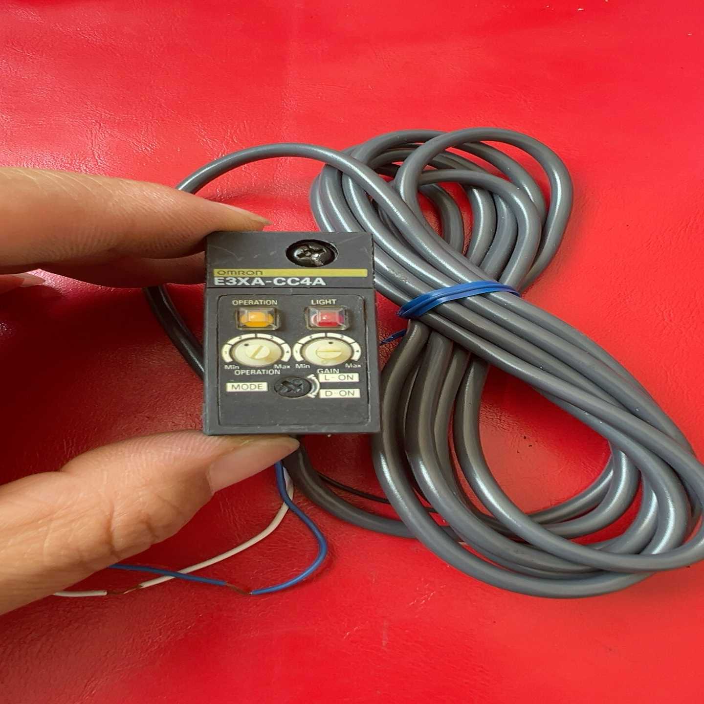 询价原装欧姆龙E3XA-CC4A光纤放大器，图片实物，功能包