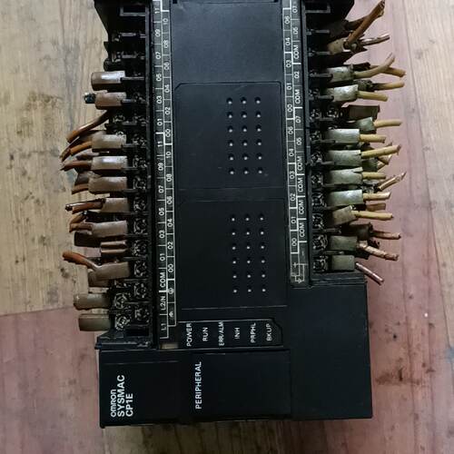 议价拆机欧姆龙CP1EE40DRA成色如图功能包可维修