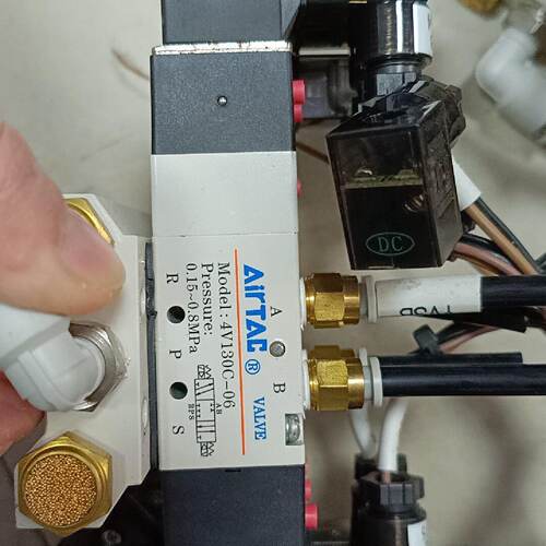 亚德客电磁阀4V130C06DC24V电压原装正品议价