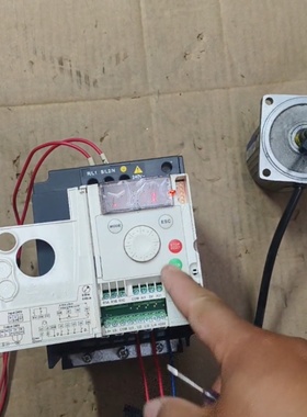 议价施耐德ATV12变频器1.5KW220V