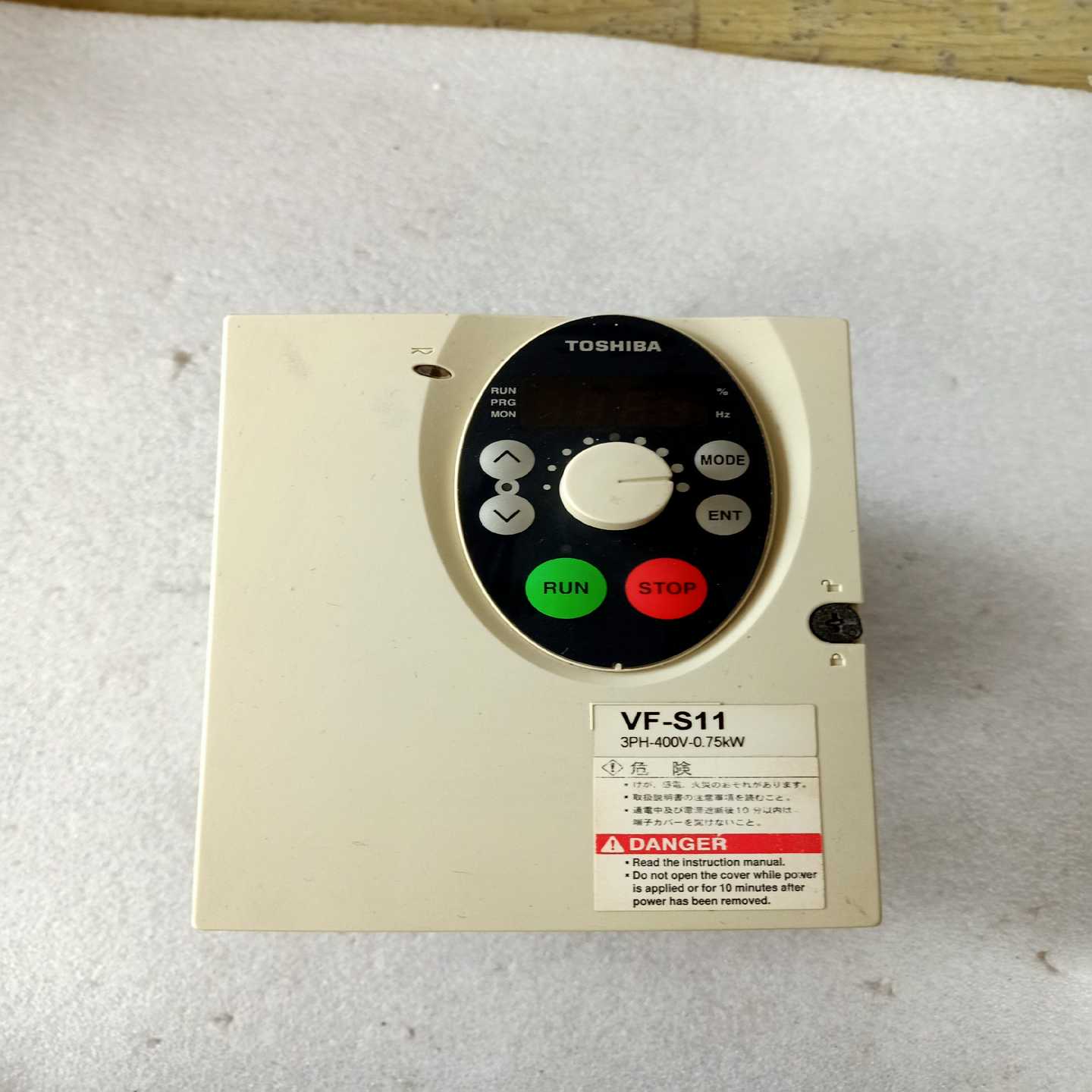 议价东芝变频器VFS11-4m007PL-AN0.75KW现货/维修