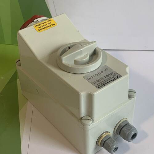 MENNEKES 21128 ZA presa industriale interbloccata