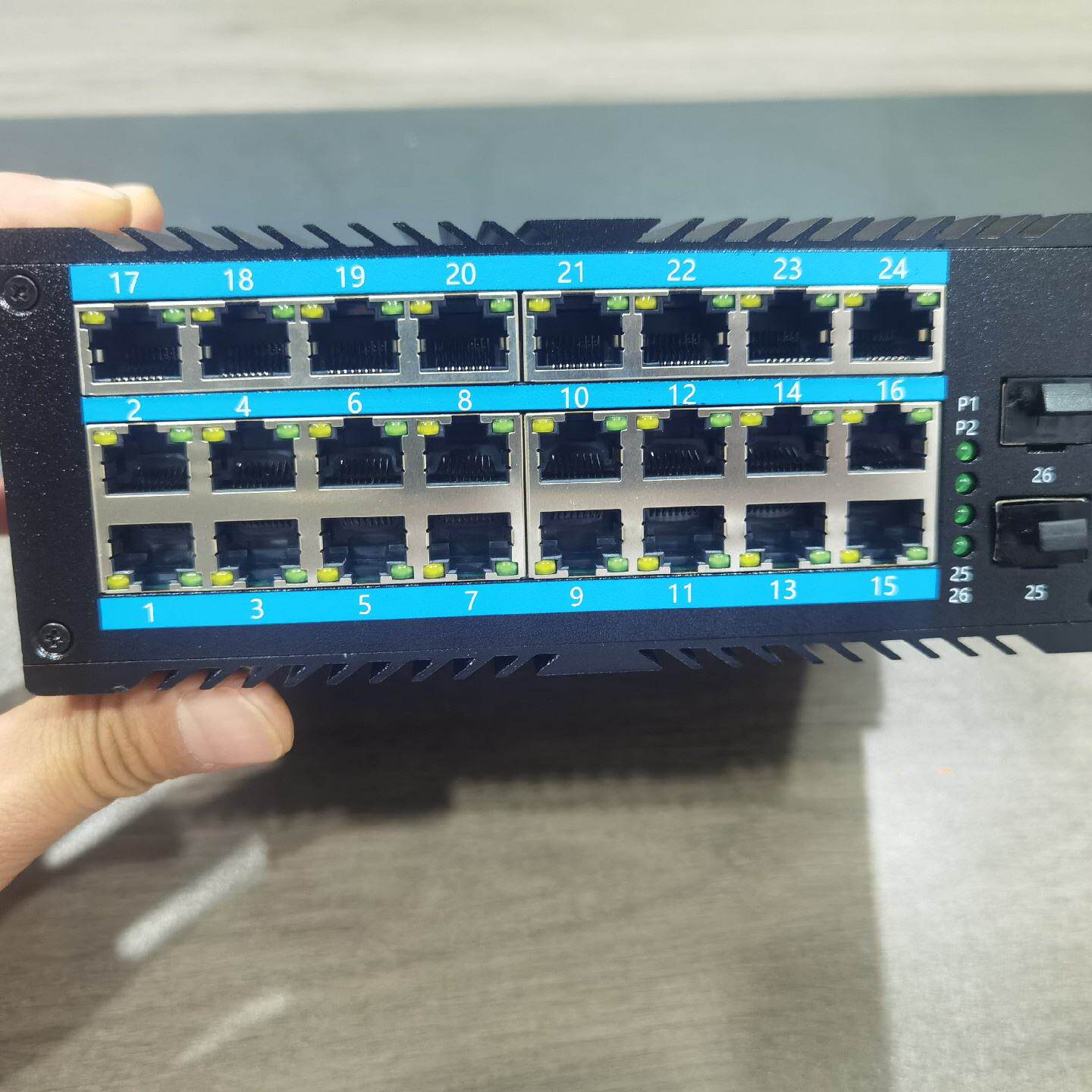 工业级2光8电管理型：299元一台。--议价商品