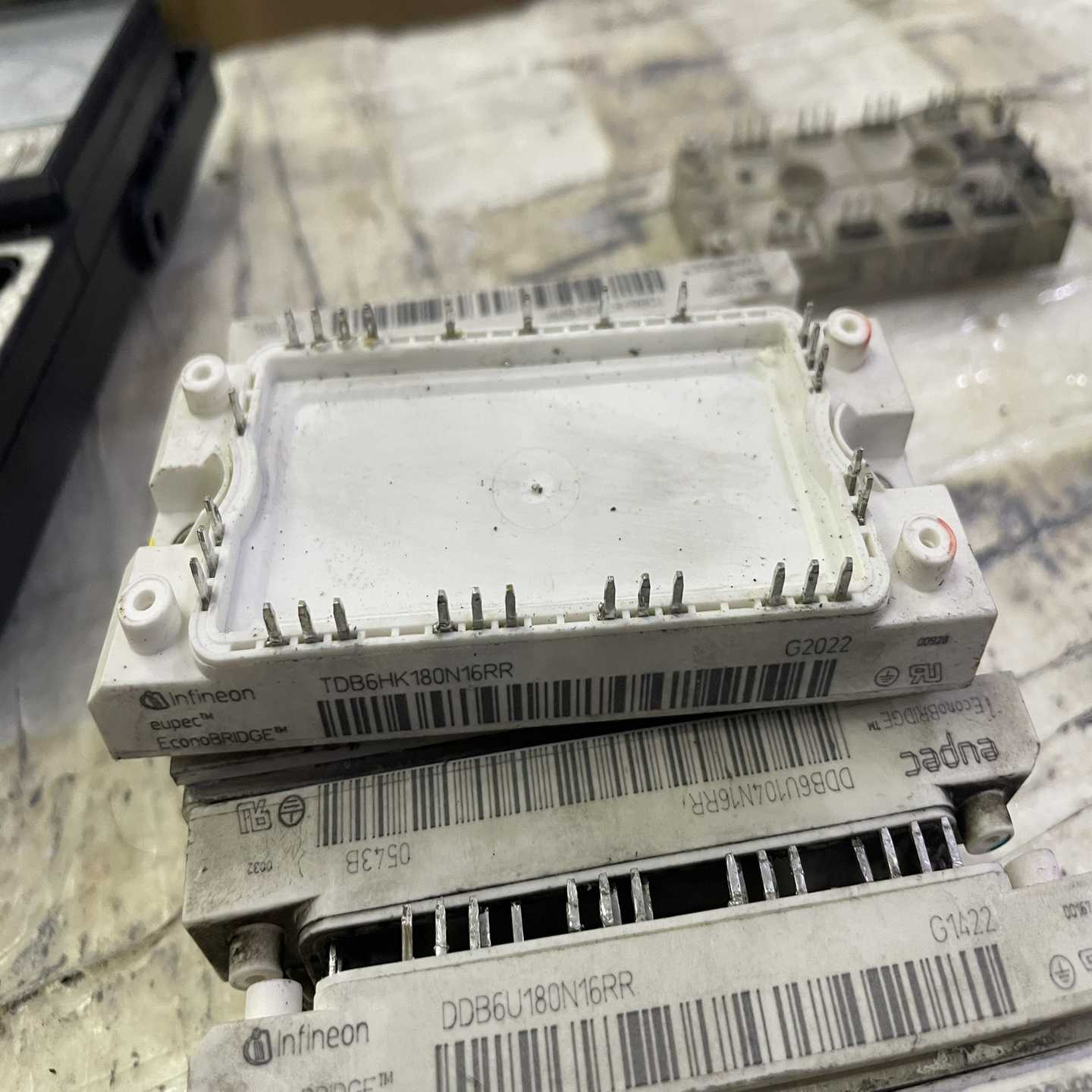 英飞凌TDB6HK180N16RR和DDB6U180N16R--议价商品