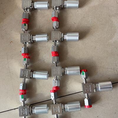 【询价】XINGQI隔膜阀6L-DVC-4FC，实物图拍照。成色如图适用