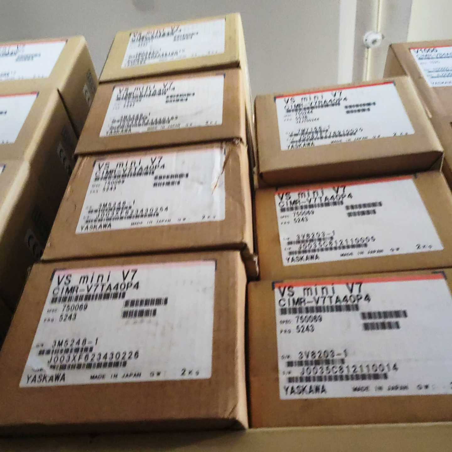 全新原装安川变频器CIMR-V7TA40P4，0.4KW，库--议价商品