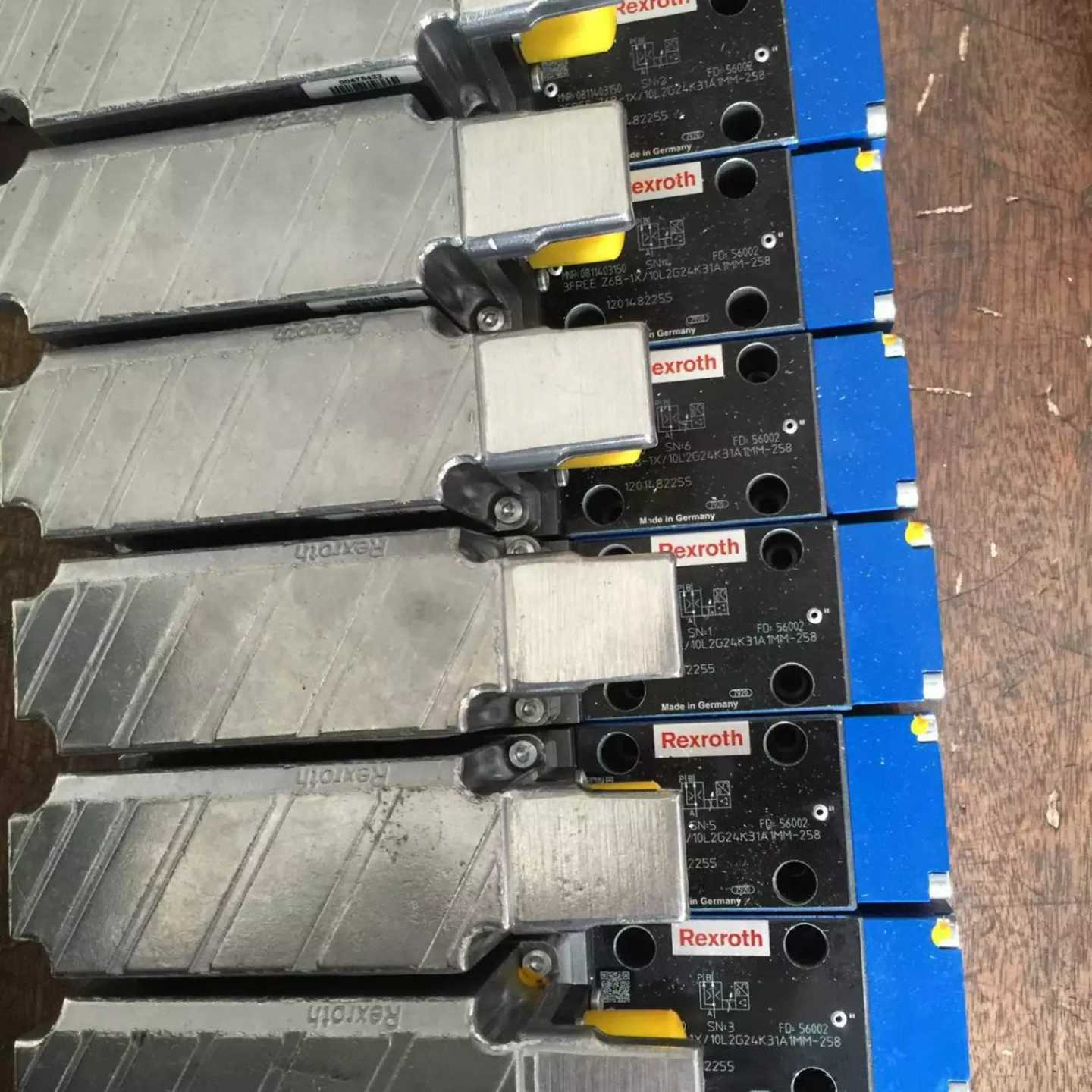 力士乐比例换向阀R9009708104WRZ25Ez325-7X/6EG24N9EK4/D