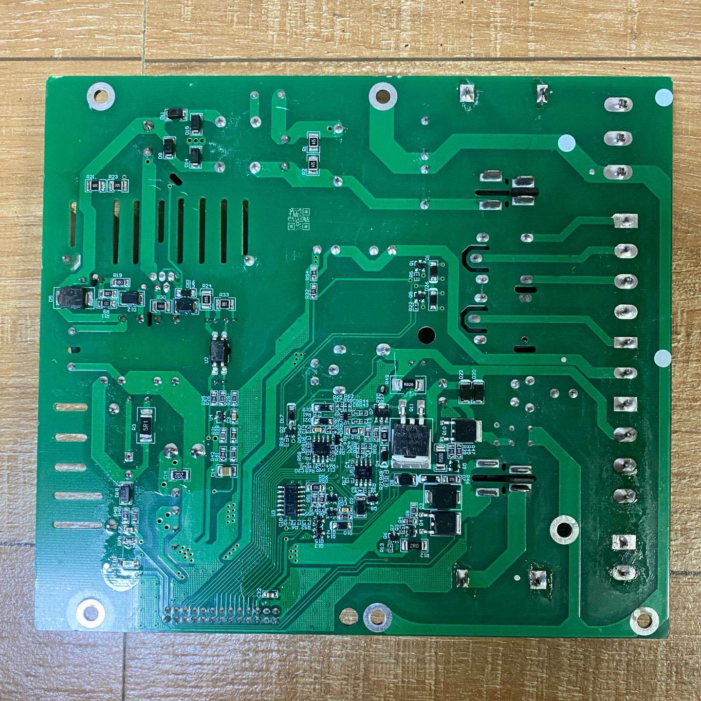 成都德智恒EI30W11电梯控制器主板，实物拍摄。外观成色如--议价