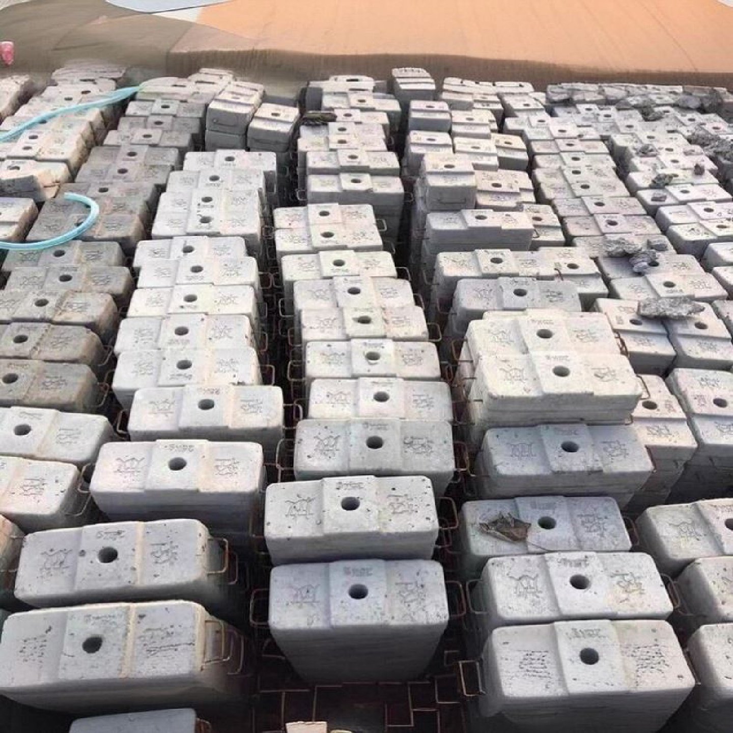 吊篮配重25kg水泥压重块高标混泥土块提升降机电梯桁架水泥块,基础建材,基础材料,淘宝优惠券,粉丝福利购,淘宝优惠卷