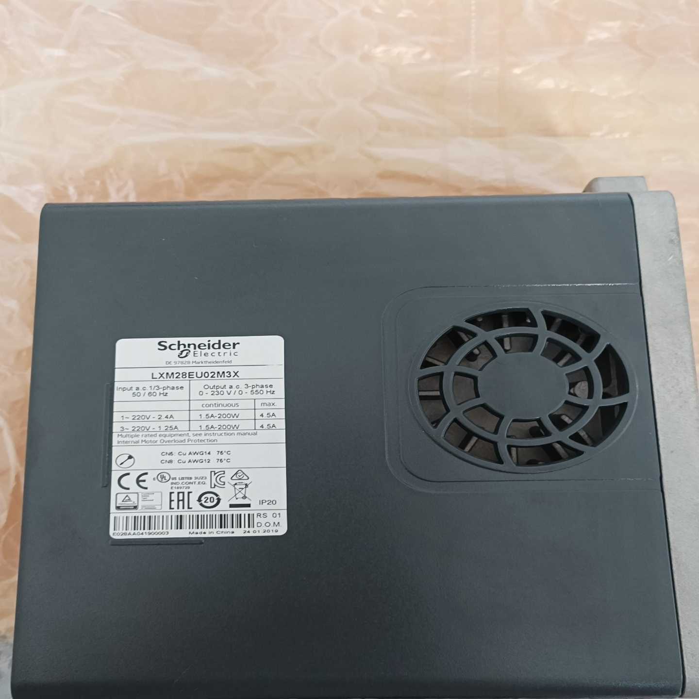 施耐德电机伺服驱动器LXM28EU02M3X功率200W电压--议价商品