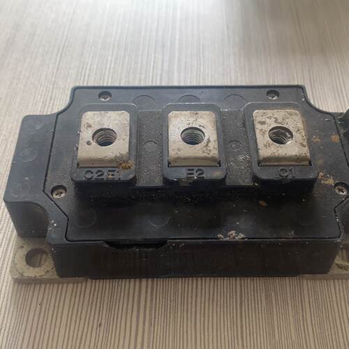 询》CM300DY24A成色一般外壳有一点破损不影响使用