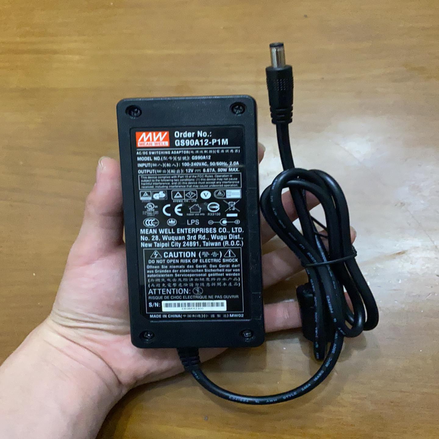 98成新明纬GS90A12-p1m电源适配器12v667，议价