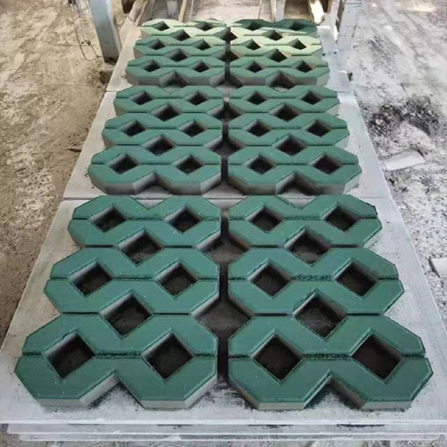 井字砖八字砖植草砖草坪砖停车位砖荷兰砖绿化砖生态砖九孔嵌草砖,金属材料及制品,变形缝,淘宝优惠券,粉丝福利购,淘宝优惠卷