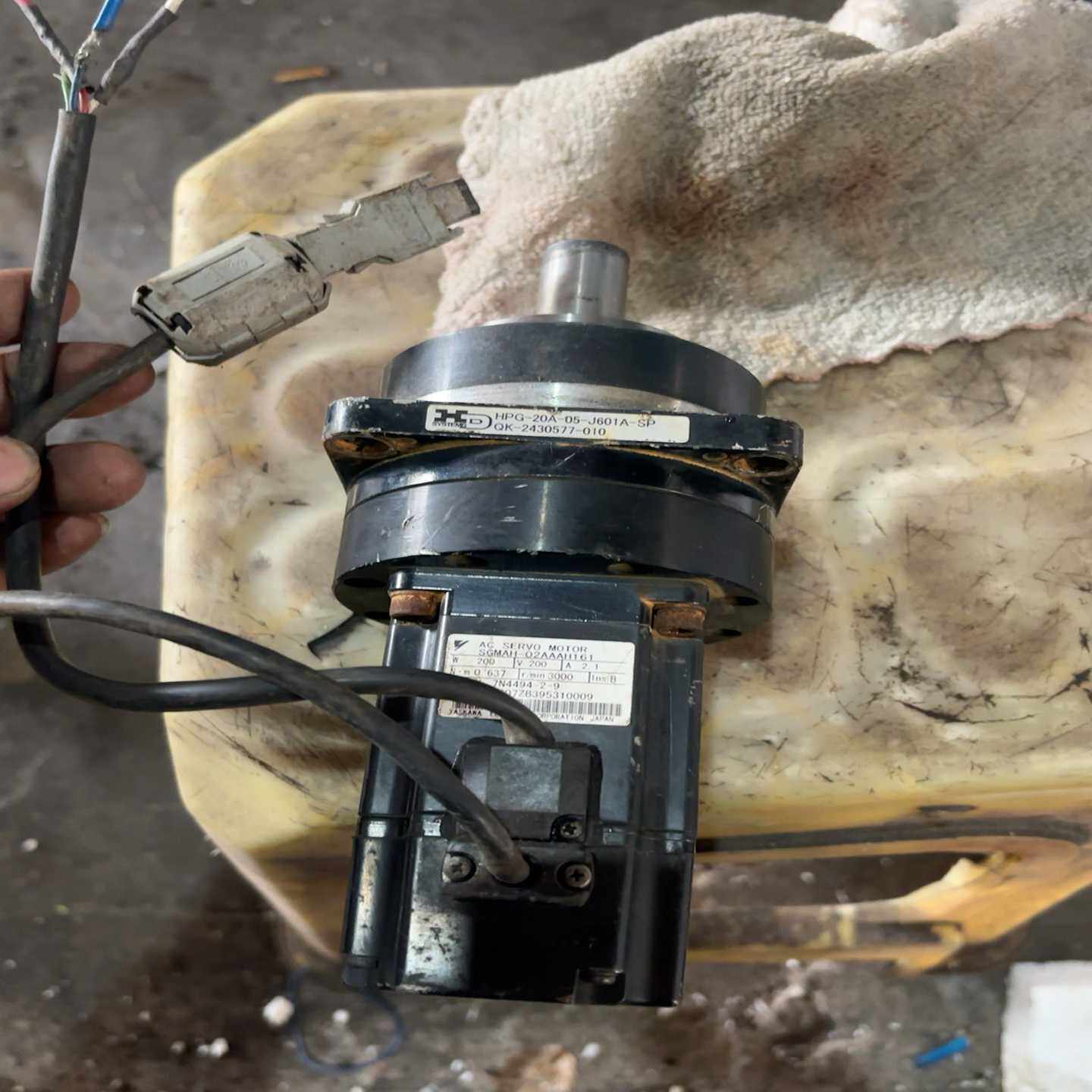 咨询-安川伺服带减速机200w安川伺服电机SGMAH-02AAAH