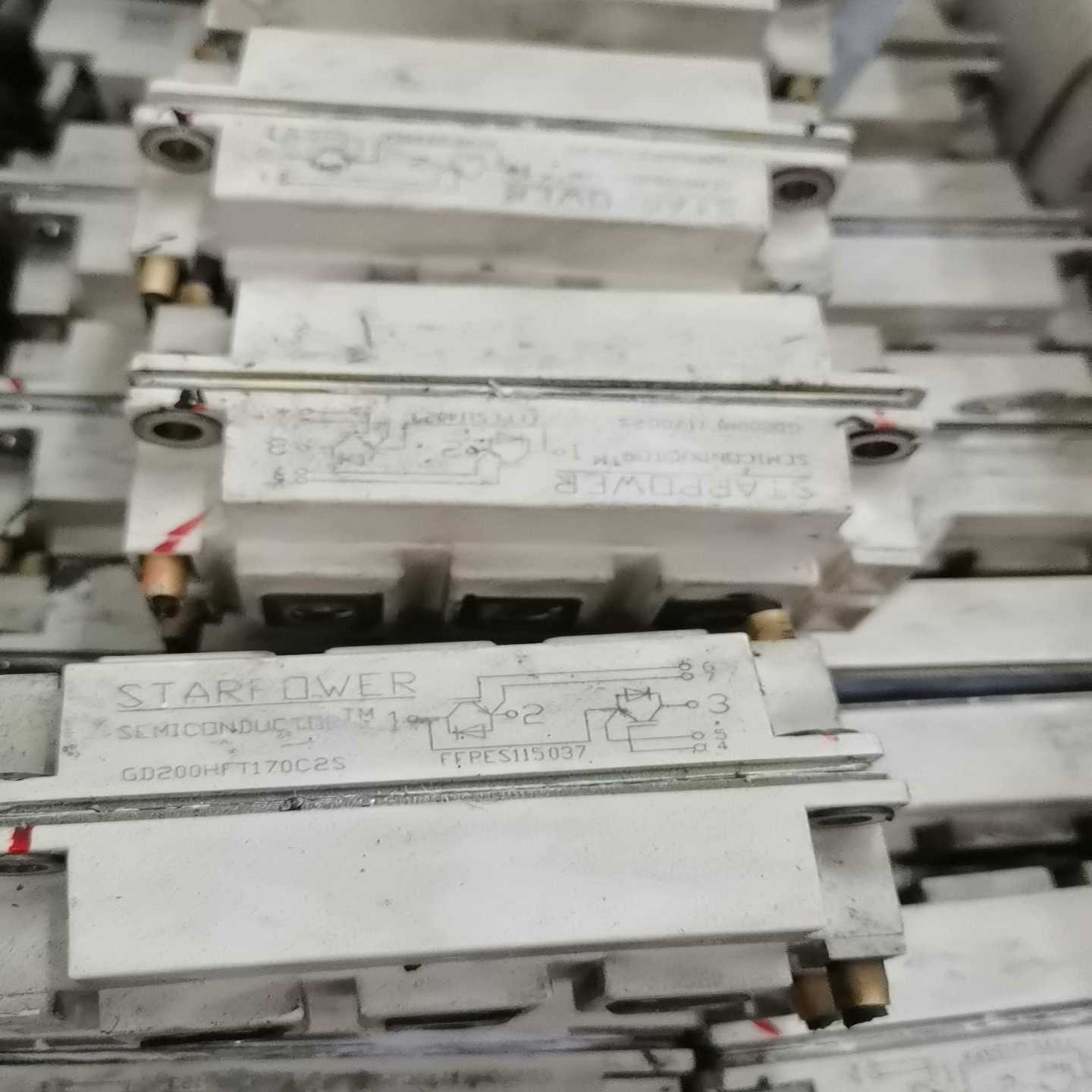 外观漂亮GD200HFT170C2S斯达200A1700模块询价