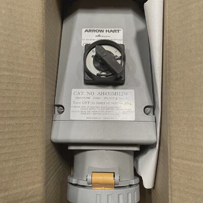 Cooper Pin  Sleeve Watertight Interlocked Receptacle CW430MI