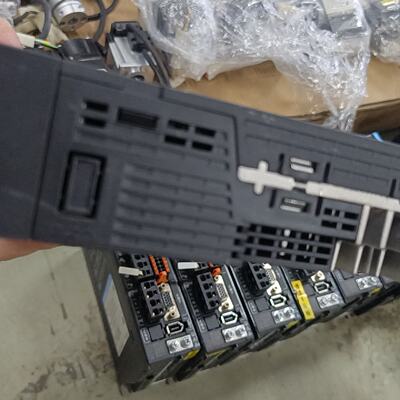 汇川伺服驱动器SV670NS2R8I，400W，，成-议价