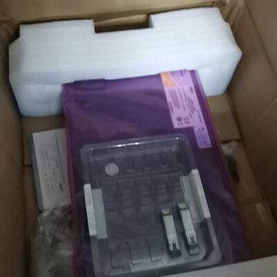 议价中兴ZXR10 2950-28TC 全新的机器包装有点破,实