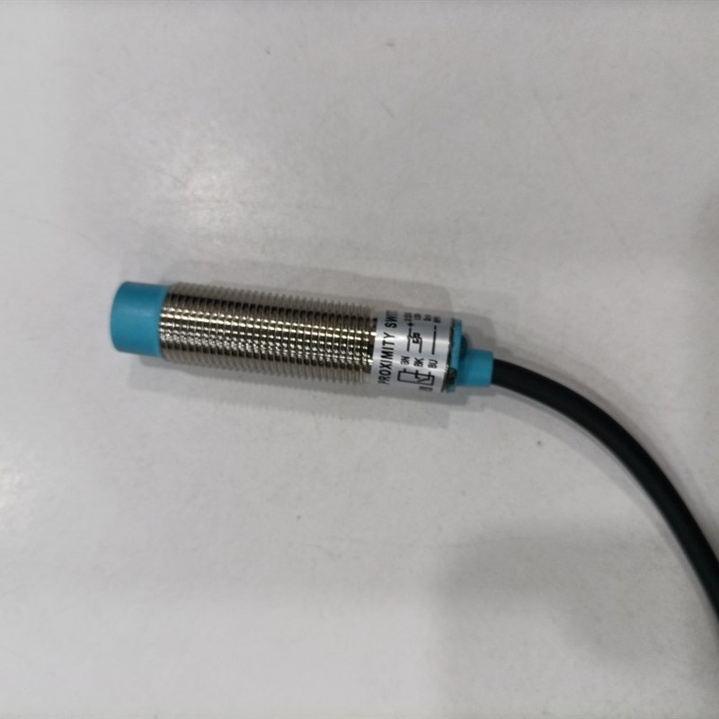 高品质J3-D4C1电感式接近开关J12-D4NK 10-30VDC传感器TR12-4DN