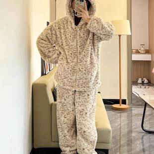 设计感加绒加厚保暖家居服套装 新款 豹纹连帽珊瑚绒睡衣女冬季 韩版