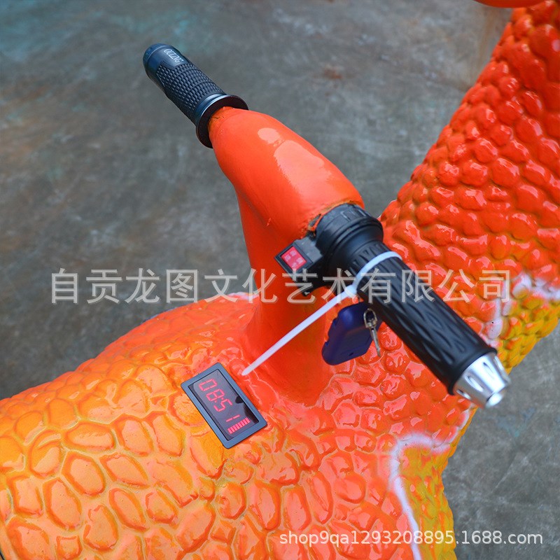 商场收费恐龙车跑跑滑行电动车大型软体硅胶儿童骑行游乐车摇摇车