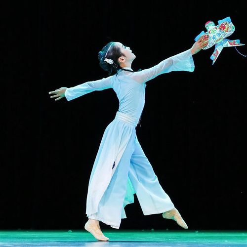 儿童表演服装,古筝,纸风筝舞服装,中式古典女孩,儿童秧歌独唱舞台