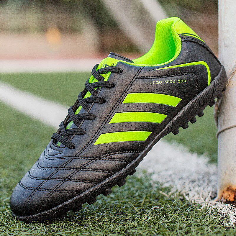 儿童足球鞋 男童中小学生训练鞋平底防滑人造草坪碎钉室内外球鞋