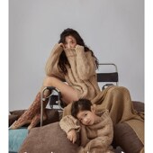 网红款 照相馆全家福母子母女咖色麻花毛 拍照亲子摄影主题照相服装