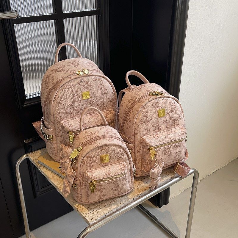 高级感印花双肩包女2024新款小众学生侧铆钉Q书包大容量旅行背包