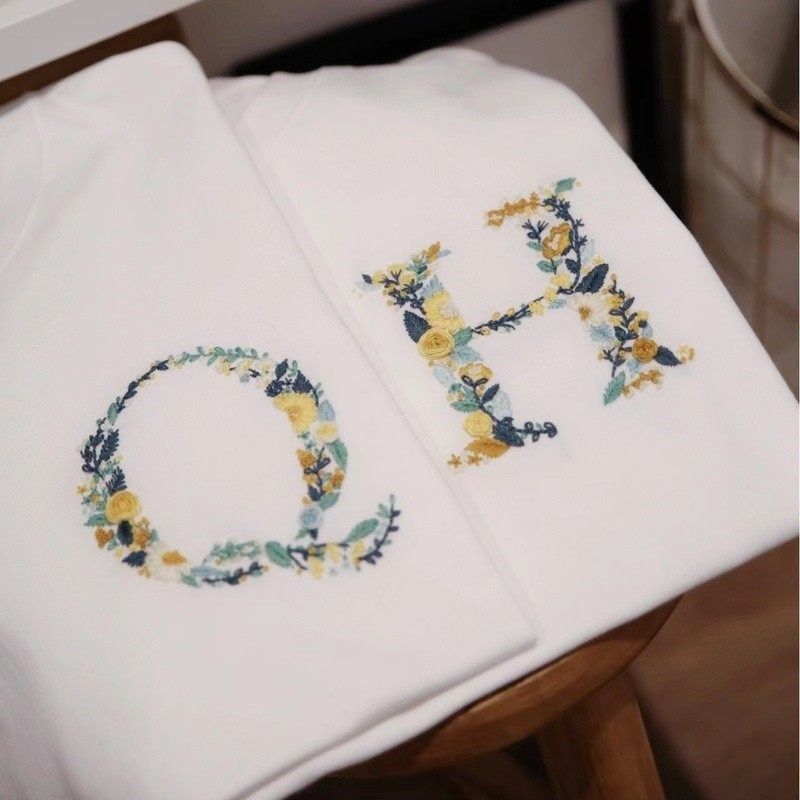 手工26英文字母姓氏代绣成品diyC刺绣圆领情侣装纯棉T恤送男友礼